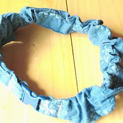シュシュ首輪　正藍染オーガニックコットン(天然発酵灰汁建て)　安全バックル使用 1枚目の画像