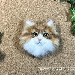 羊毛フェルトの猫ブローチ（ノルウェージャン・フォレスト・キャット：レッドタビー） 1枚目の画像