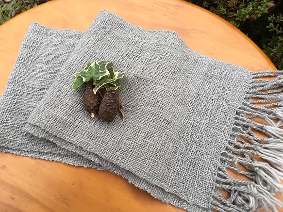 【畑からの優しい贈り物】 手紡ぎオーガニック和綿キブシ染マフラ－ 1枚目の画像