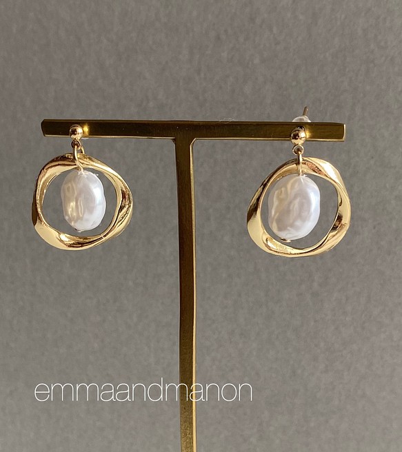 小變形圈硬幣型樹脂珍珠簡單耳環/耳環 第1張的照片