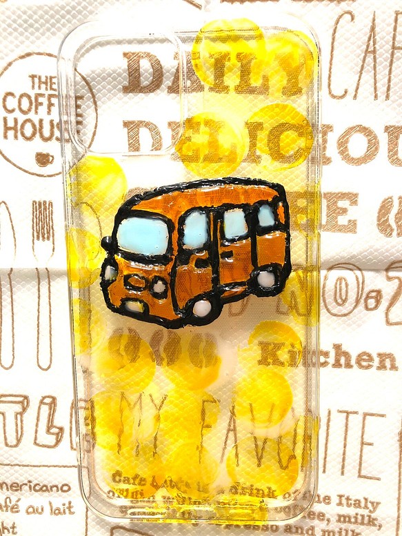 黄色のカーとシャボン玉iPhoneケース 1枚目の画像