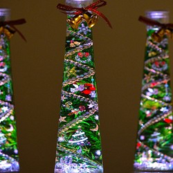 再販！ガラスの中のクリスマス「クリスマスツリー.ラインストーンM、新作」（LEDライト付き） 1枚目の画像
