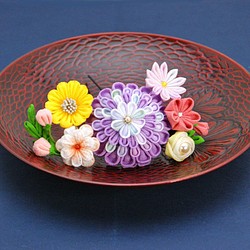 つまみ細工かんざしセット（うす紫半くす菊と５輪の小花） 1枚目の画像
