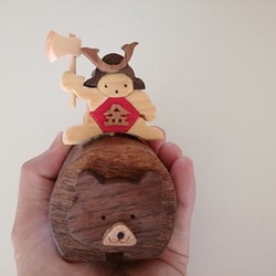 木製五月人形　熊と金太郎　 ウオールナット　（五月人形、五月飾り、初節句、子供の日） 1枚目の画像