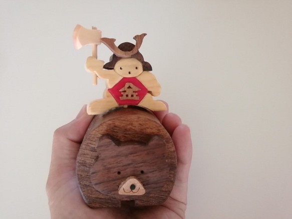 木製五月人形　熊と金太郎　 ウオールナット　（五月人形、五月飾り、初節句、子供の日） 1枚目の画像