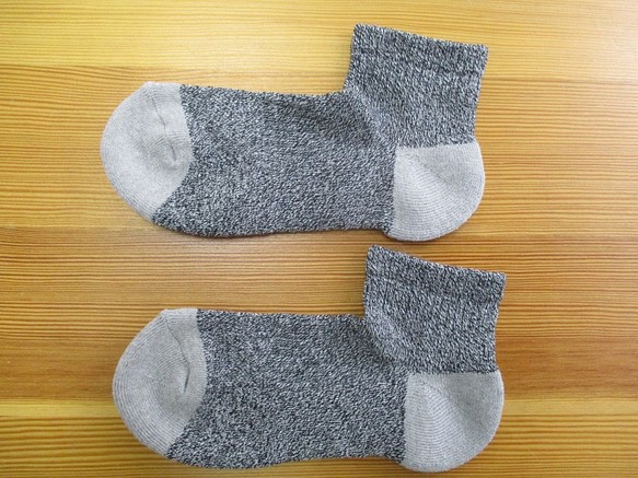 ＳＵＭＩｙａｒｎ　炭繊維を使った靴下　底パイルショートソックス　レディース　グレー 1枚目の画像