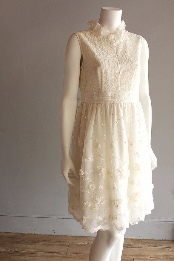 米白色蕾絲洋裝 / 白色小禮服 / 荷葉領 第1張的照片