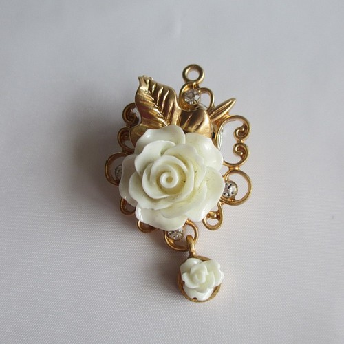 Camellia Brooch - カメリア組紐ブローチ ブローチ NIJISONG 通販