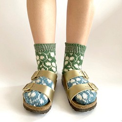 ❄︎2020秋冬新作❄︎ クローバー柄の手編み靴下 1枚目の画像
