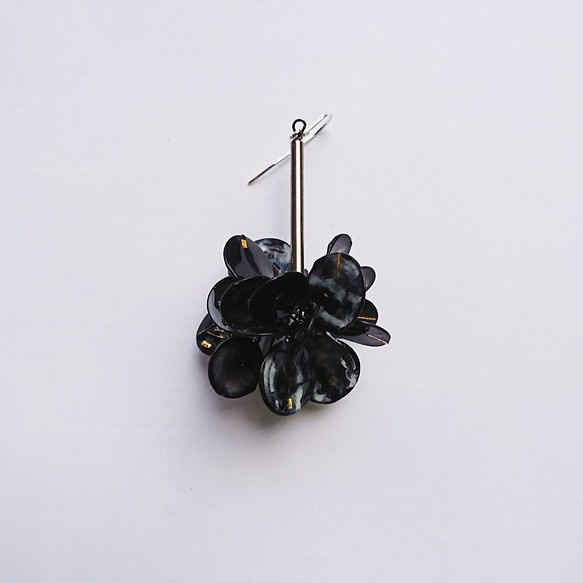 <墨>單邊造型手工設計樹脂耳環/垂吊款/earring/accessories 第1張的照片