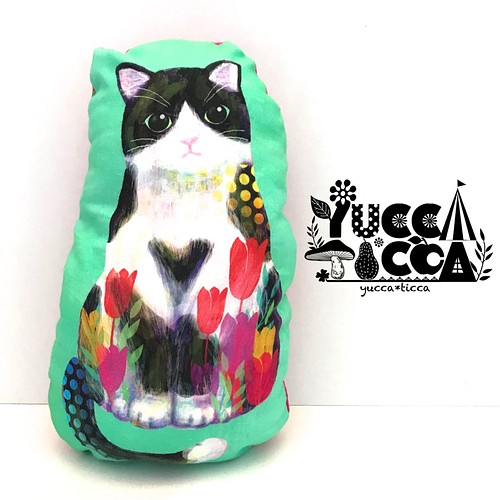 猫のミニぬいぐるみクッション ハチワレ ぬいぐるみ Yucca Ticca 通販 Creema クリーマ ハンドメイド 手作り クラフト作品の販売サイト
