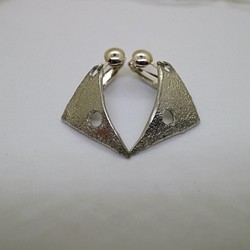 錫のイヤリング（triangle） 1枚目の画像
