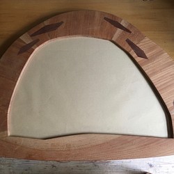 木製ドーム型の額縁。　板材を放射状に継ぎ合わせ、接合部分を硬木で補強しています。　一点物です 1枚目の画像