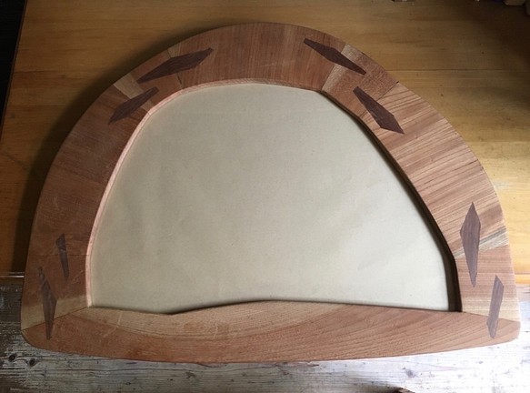 木製ドーム型の額縁。　板材を放射状に継ぎ合わせ、接合部分を硬木で補強しています。　一点物です 1枚目の画像