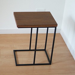 ウォールナット × アイアン　コの字型サイドテーブル 1枚目の画像