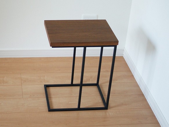 ウォールナット × アイアン　コの字型サイドテーブル 1枚目の画像