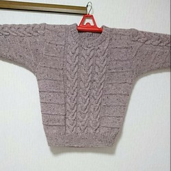 パープルのツイードの糸を使ったケーブル編みセーター 1枚目の画像