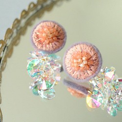 &lt;Titi-Nandemonai Hino 耳環-&gt; 刺繡耳環“大麗花”桃子 x 極光❁ ◎ 可以改變過敏反應 第1張的照片