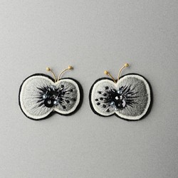 &lt;永恆的蝴蝶〜蝴蝶的耳環〜&gt;灰色和黑色的蝴蝶 第1張的照片
