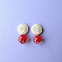 &lt;titi ~Nandemonaihino Earrings~&gt;刺繡耳環◎白色x蔓越莓◎低過敏性多變 第1張的照片