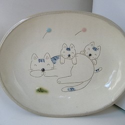 猫の楕円皿 1枚目の画像