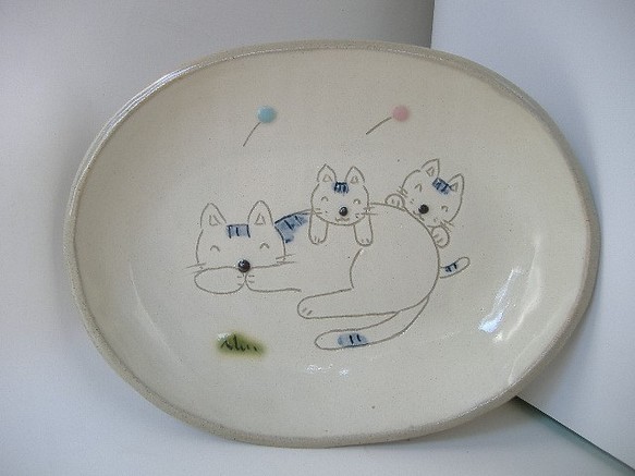 猫の楕円皿 1枚目の画像