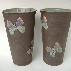 蝶のレリーフカップ 1枚目の画像