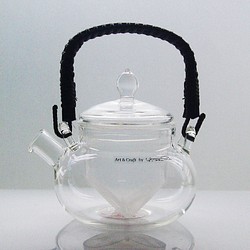 日本茶用ガラスの急須。取手は籐づる天然素材。WKU-25 1枚目の画像