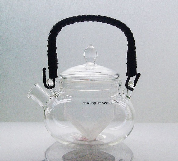 日本茶用ガラスの急須。取手は籐づる天然素材。WKU-25 1枚目の画像