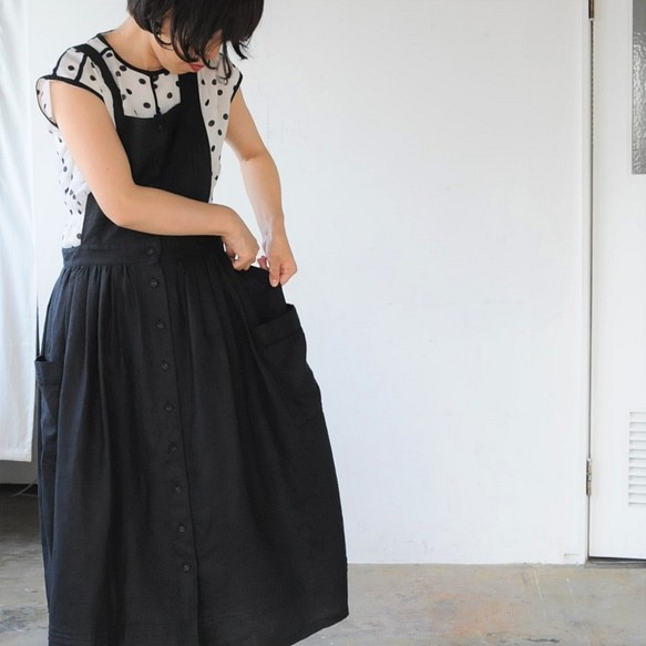 【SALE】ファームエプロンスカート　リネン　ブラック 1枚目の画像