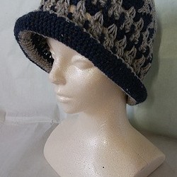 ダイヤ/二コルの糸で、かぎ針で編ん、/編み込み模様の帽子。 1枚目の画像