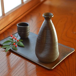 徳利（長）／黒・焼き〆陶器（レンジ、オーブン、食洗機ＯＫ） 1枚目の画像