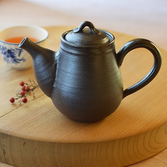 ティーポット／黒・焼き〆陶器（レンジ、オーブン、食洗機対応） 1枚目の画像