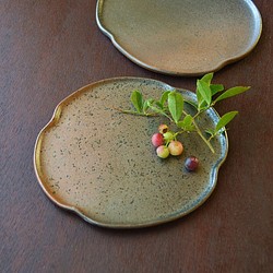 緋色のパン皿（小）／黒・焼き〆陶器（レンジ、オーブン、食洗機ＯＫ） 1枚目の画像