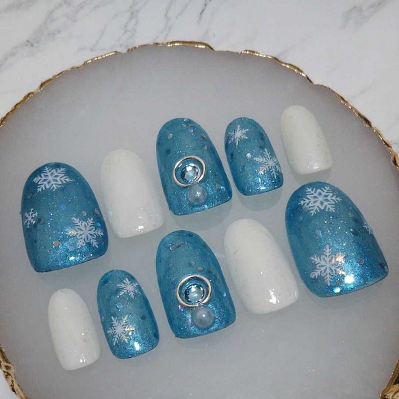 No 18 ジェルネイルチップ ブルー ホワイト オーロラ 雪の結晶ネイル ネイルチップ ネイルシール よっちnail チップ サイズ変更ok 通販 Creema クリーマ ハンドメイド 手作り クラフト作品の販売サイト