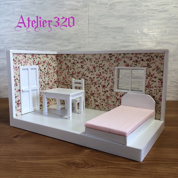 L字型ドールハウス、ベッド、テーブル&イスセット ミニチュア家具 1枚目の画像