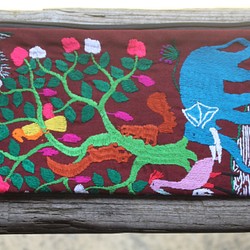 ラオス・モン族の刺繍ポーチ　大 1枚目の画像