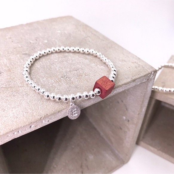 B61002(RED WOOD) Wooden Cube Initial Silver 925 Bracelet 第1張的照片