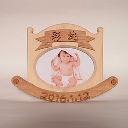 しばっちょさん専用木製赤ちゃんゆりかごフォトスタンド、フォトフレーム、写真立て　名前、生年月日を入り 1枚目の画像