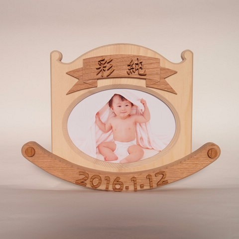 しばっちょさん専用木製赤ちゃんゆりかごフォトスタンド、フォトフレーム、写真立て　名前、生年月日を入り 1枚目の画像