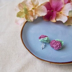小藝毛siaoyimao・一邊一朵玫瑰花系列耳環/不鏽鋼耳針 第1張的照片