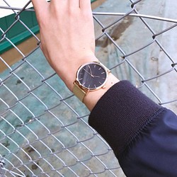 シンプル 腕時計 メンズ レディース 兼用 ゴールド&ブラック　 1枚目の画像