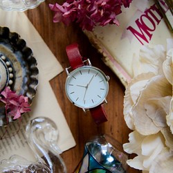 アンティーク調で可愛い腕時計　レッド　 レディース 革ベルト　 1枚目の画像