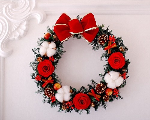 選べるリボン*⑅୨୧ 真っ赤なバラと可愛い木の実のクリスマスリース ハンドメイド