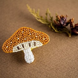 森林蘑菇珠繡別針（南瓜黃） 第1張的照片