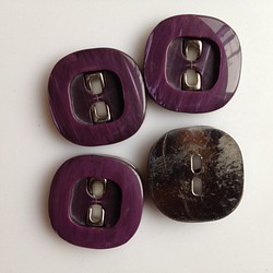 紫　大4個　昭和レトロ　デッドストック　ボタン（15） 1枚目の画像