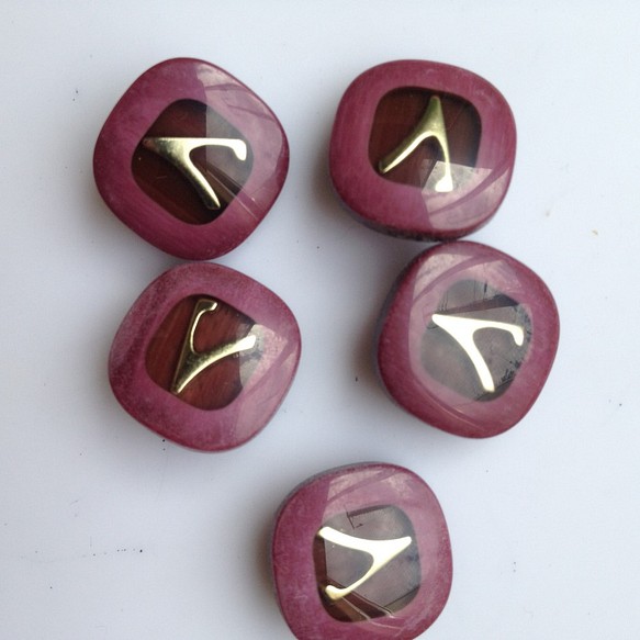 赤紫　中5個　昭和レトロ　デッドストック　ボタン（16） 1枚目の画像