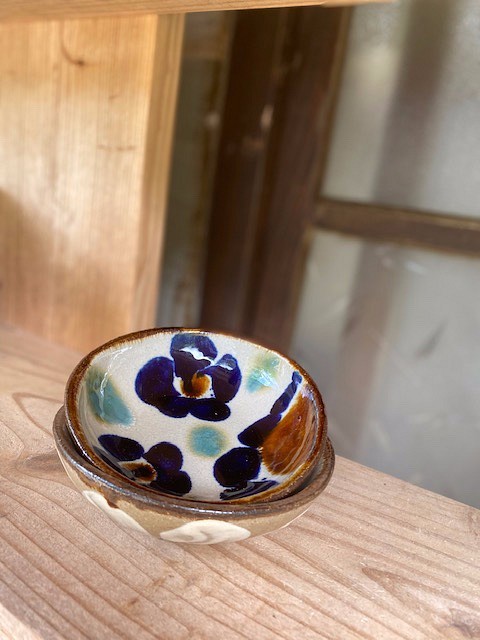 【アウトレット】小鉢　花紋　2枚セット　エドメ陶房　やちむん  陶器 1枚目の画像