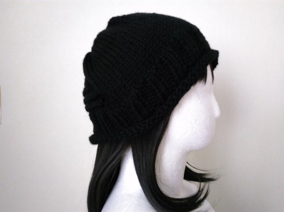 手編みの帽子【黒】 1枚目の画像