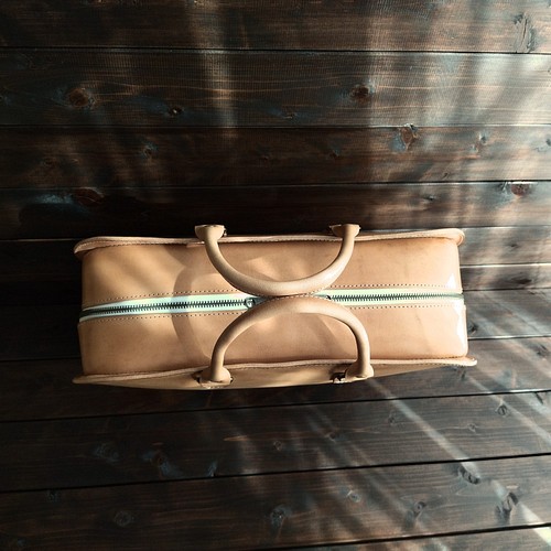 栃木レザーで作ったヌメ革のハンドバッグ】 牛革 レザー 本革 シンプル 
